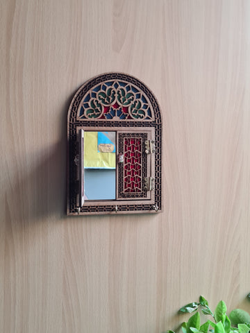 Traditional Window Mirror Keyholder