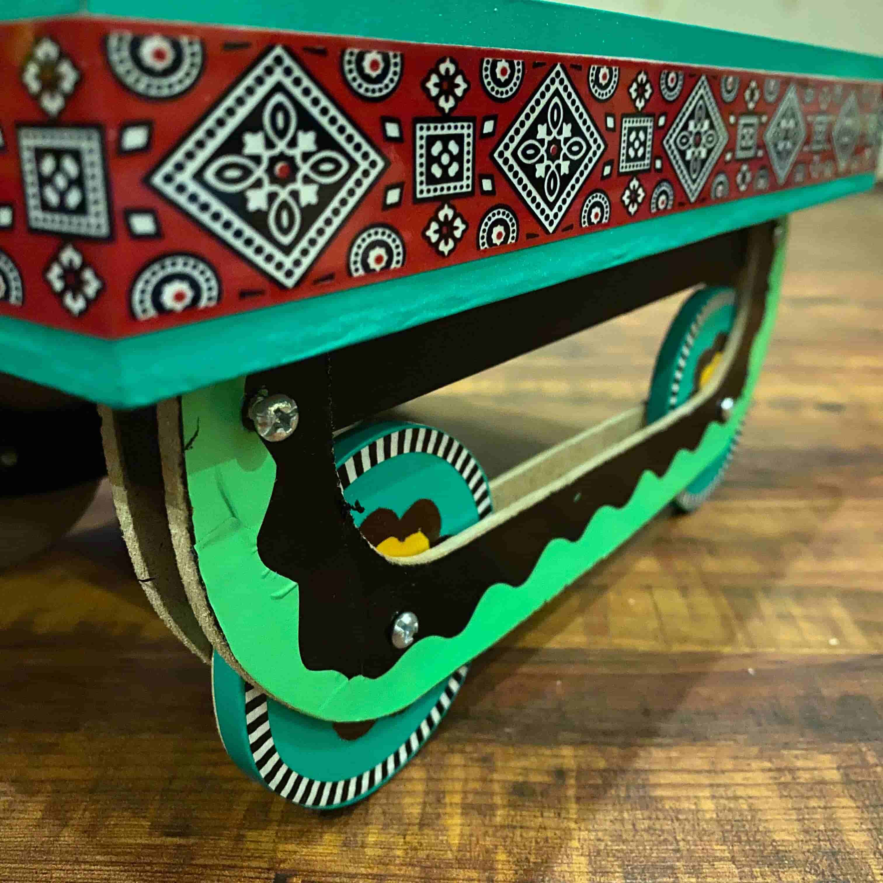 chamakpatii-truck-art-thela-tray-in-green-naksh-decor-best-sellers-kitchen-decor-trays-truck-art-5